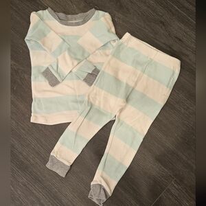 Burt Bees Kids outfit